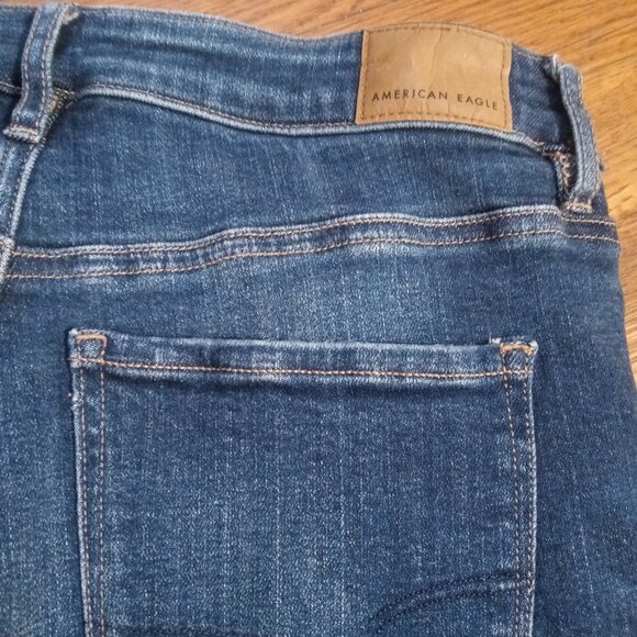 AMERICAN EAGLE stretch super hi-rise flare jeans in Dark Rinse (8 short) - Picture 13 of 13